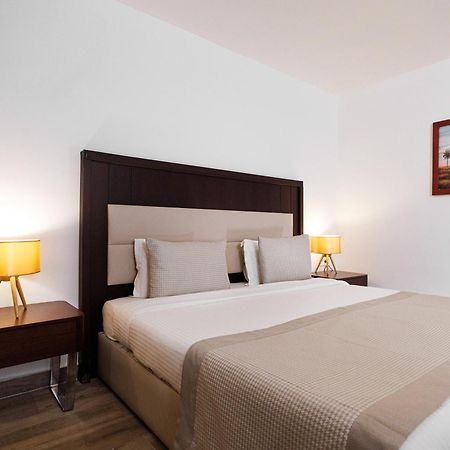 Riviera Royal Hotel โคนาครี ภายนอก รูปภาพ