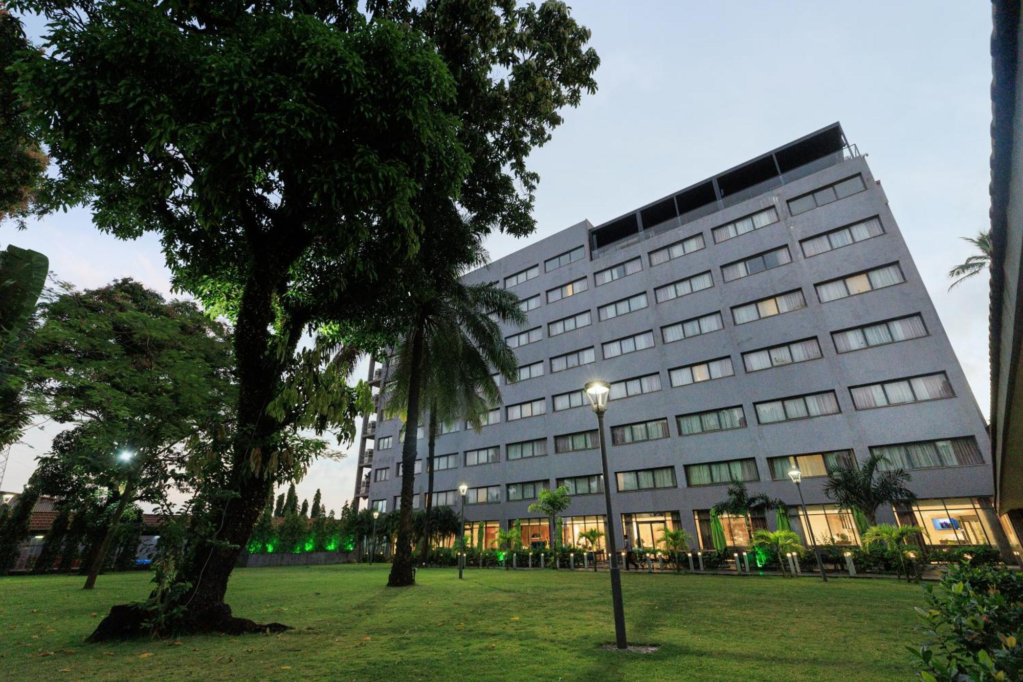 Riviera Royal Hotel โคนาครี ภายนอก รูปภาพ
