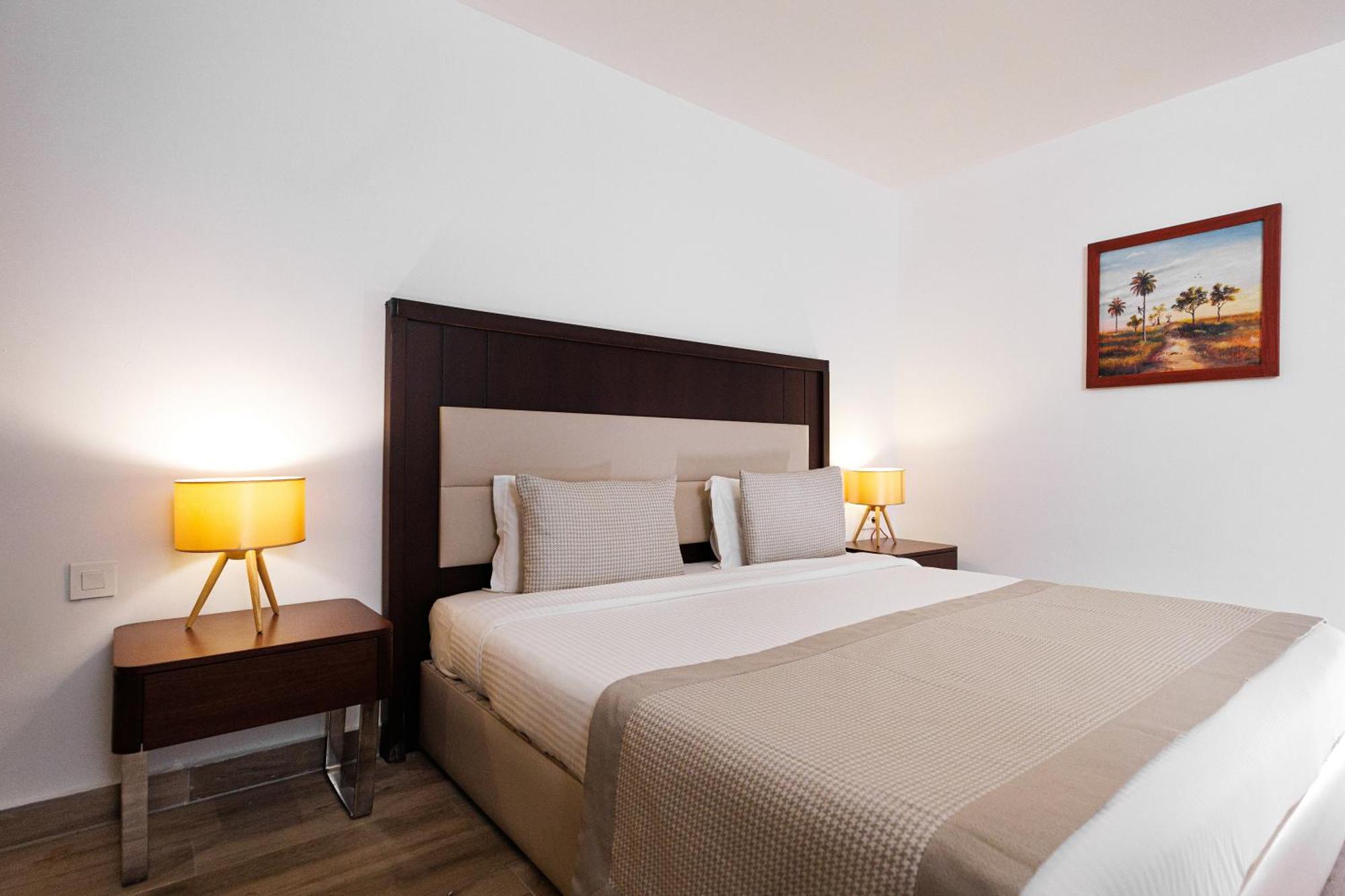 Riviera Royal Hotel โคนาครี ภายนอก รูปภาพ