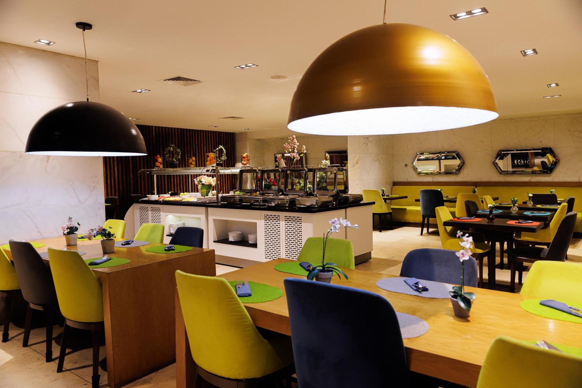 Riviera Royal Hotel โคนาครี ภายนอก รูปภาพ